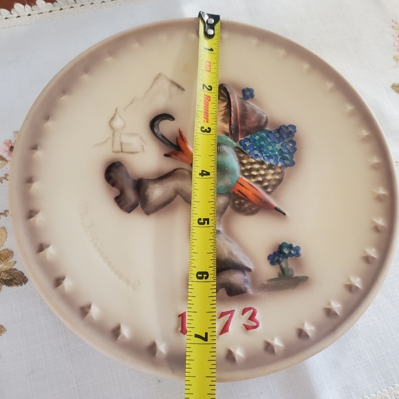W.Goebel-Porzellan Fabrik , hand painted , M.J Hummel 3th Annual Plate 1973 - Picture 4 of 12